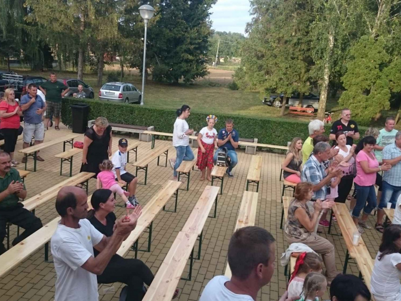 Úcta k starším - 4.10.2015 foto: Mgr. Daniela ŠKOLOVÁ