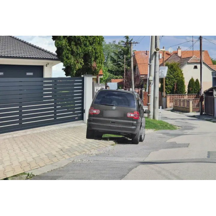 Oznam k parkovaniu motorových vozidiel na miestnych komunikáciách pred domami